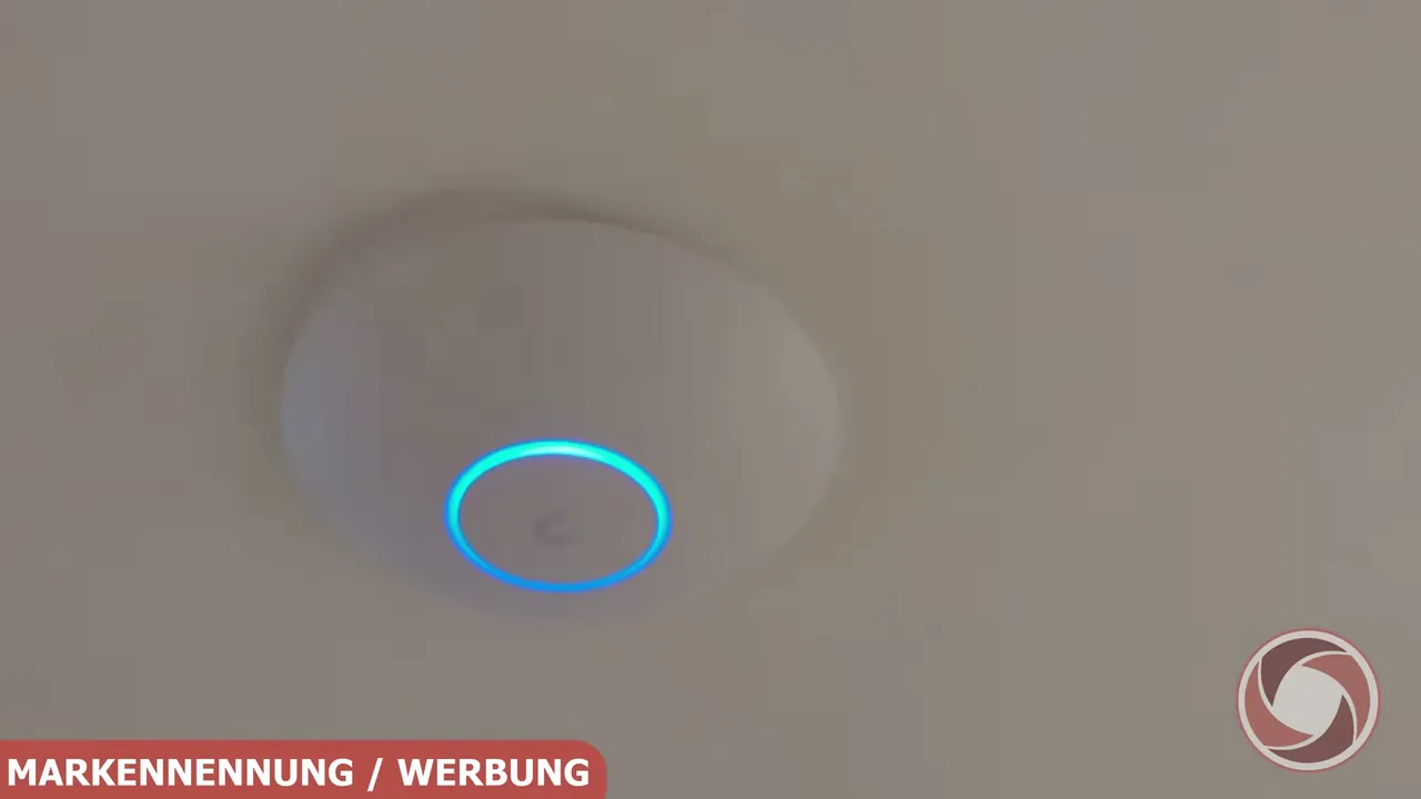 Ich finde die flache Deckenmontage mit dem dezent leuchtenden LED-Ring optisch extrem gelungen.