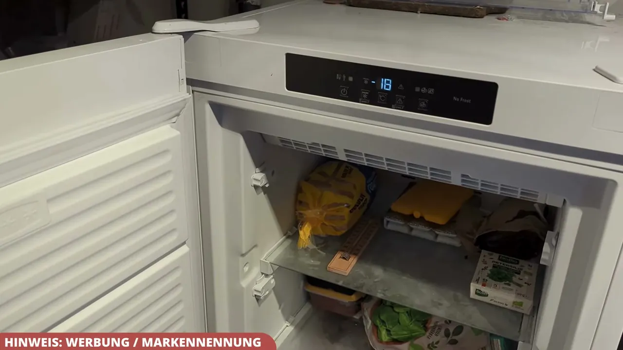 Ich finde die digitale Temperaturanzeige direkt über dem oberen Fach besonders übersichtlich und intuitiv.