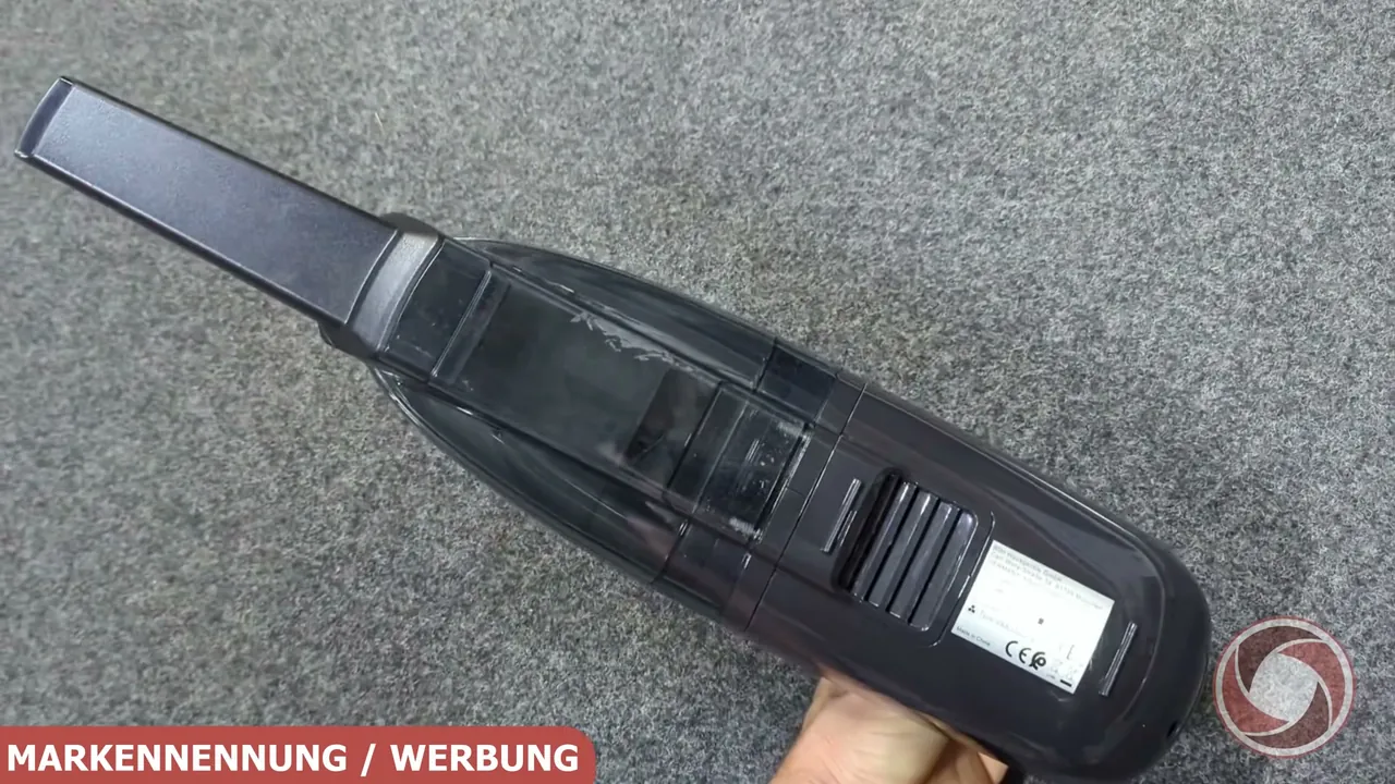 Die schmale Fugendüse erleichtert die gründliche Reinigung von schwer erreichbaren Ritzen und Fugen.
