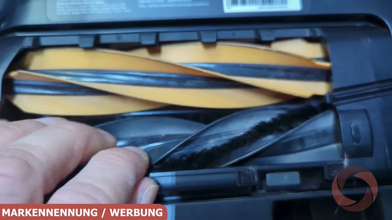 Zwei kombinierte Walzen verhindern das Festsetzen von Haaren und leiten den Schmutz mit bis zu 30.000 Pa Saugleistung ein.