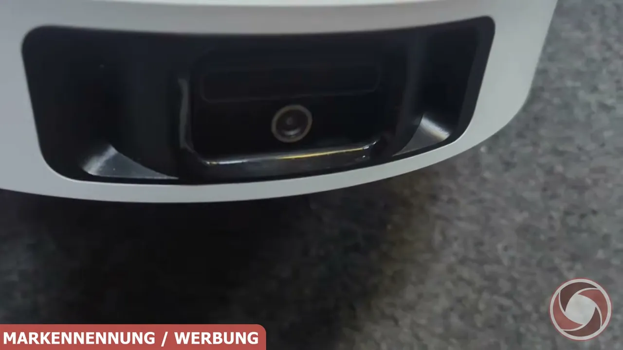 Der 3DAdapt-Sensor an der Front erkennt herumliegende Hindernisse wie Schuhe zuverlässig.