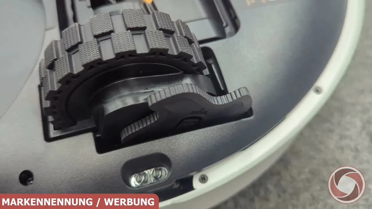 Das EasyLeap-Fahrwerk kombiniert Haupträder mit Kletterrädern, um Türschwellen von bis zu 40 mm Höhe zu überwinden.