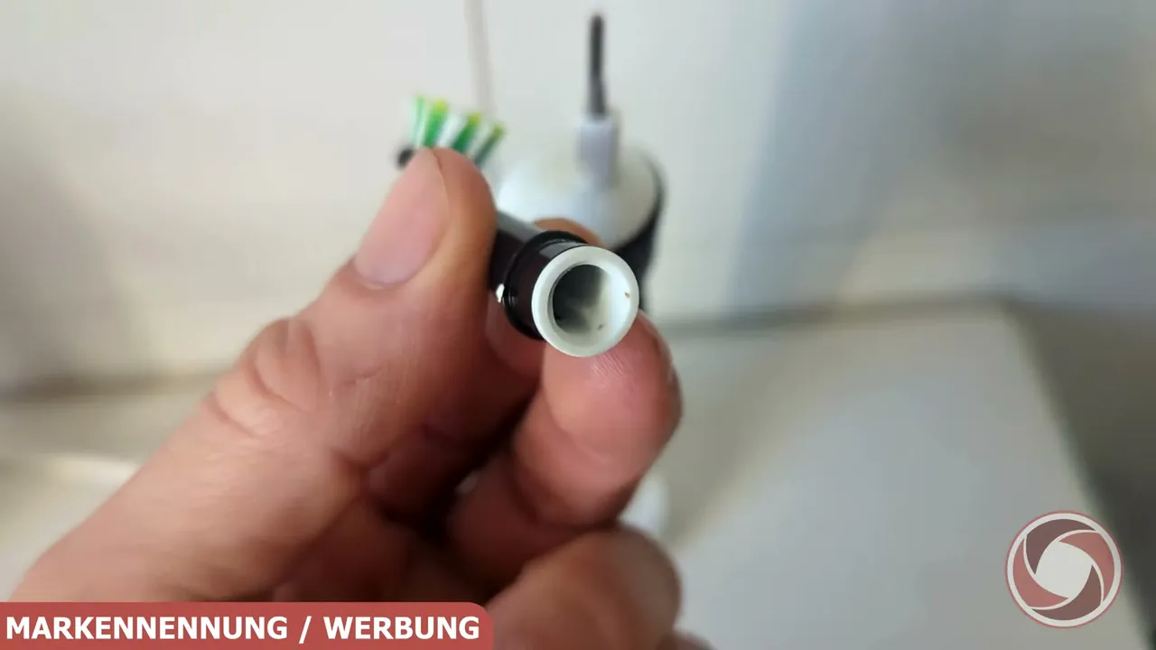 In meinem Test gefällt mir besonders, dass man passende Aufsteckbürsten ganz unkompliziert in fast jedem Supermarkt nachkaufen kann.