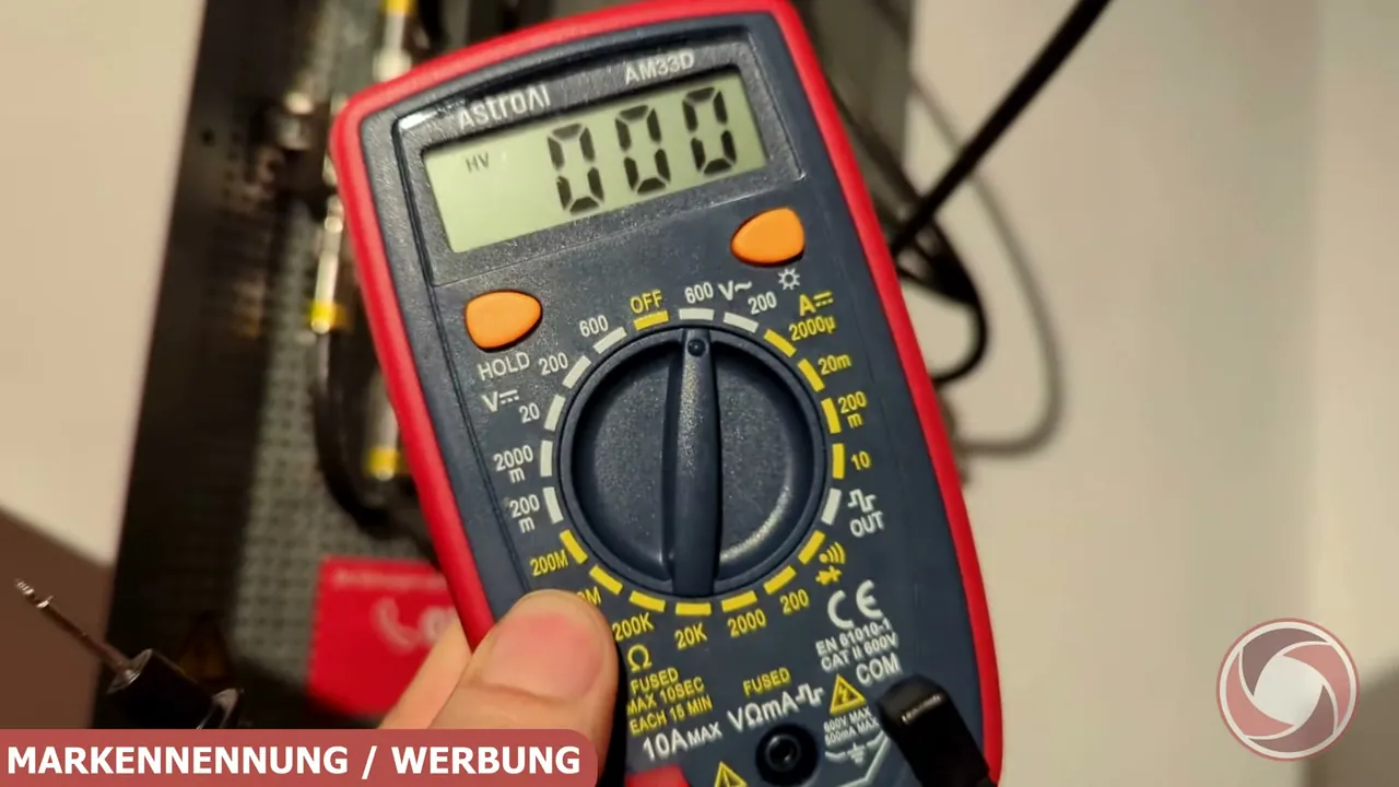 Das hintergrundbeleuchtete LCD-Display erleichtert das Ablesen von Messwerten bei schlechten Lichtverhältnissen.