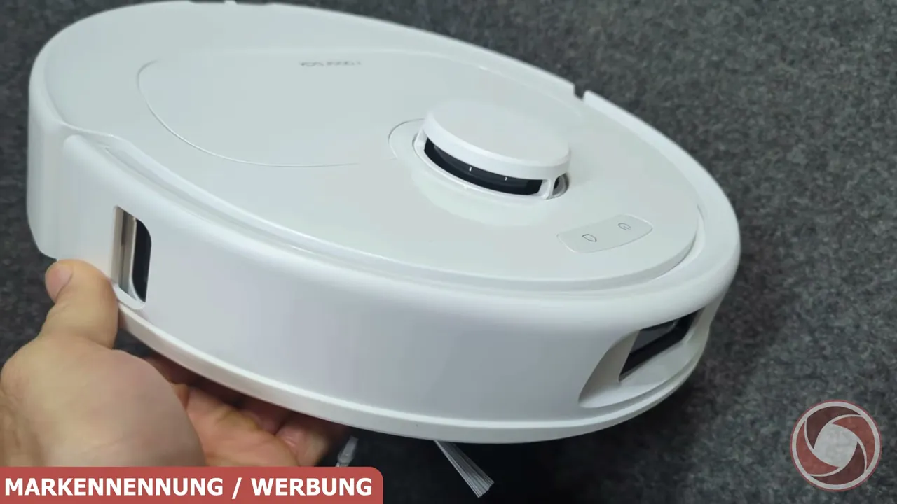 Der LiDAR-Turm auf der Oberseite scannt die Umgebung präzise in 360 Grad für eine effiziente Routenplanung.