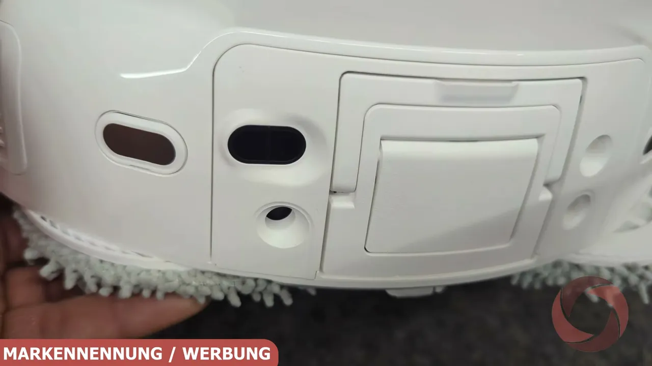 An der Frontseite sitzt das Hybrid Vision System mit Sensoren zur millimetergenauen Hinderniserkennung.