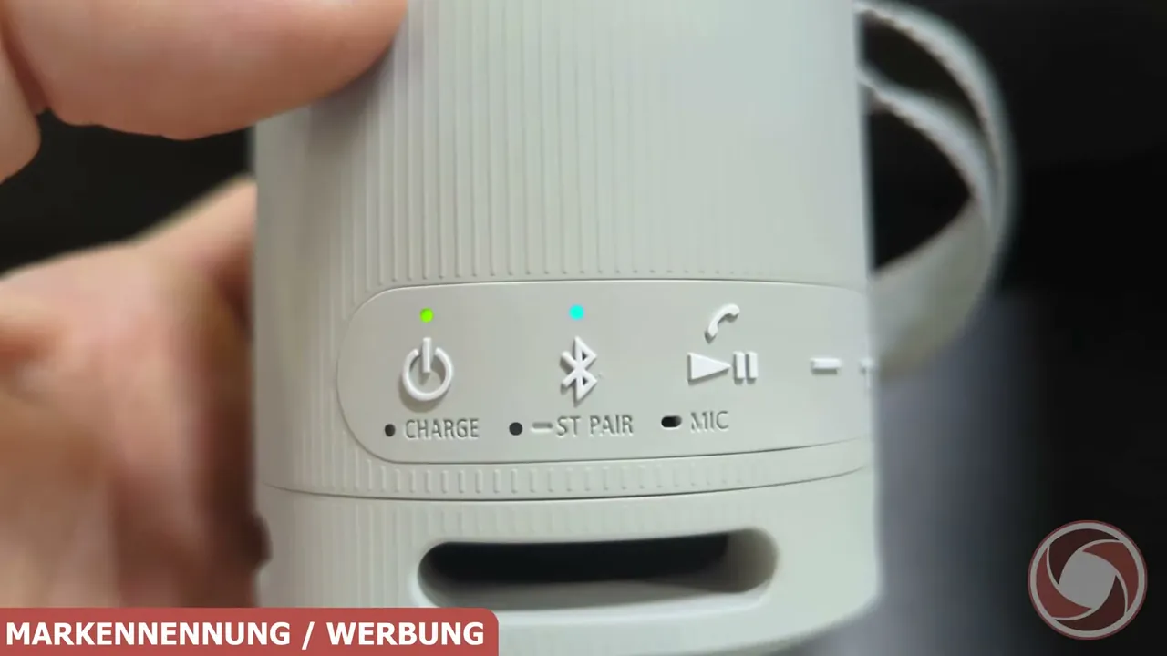 Die Bedientasten steuern das Einschalten, die Bluetooth-Kopplung sowie die Freisprechfunktion für Telefonate.