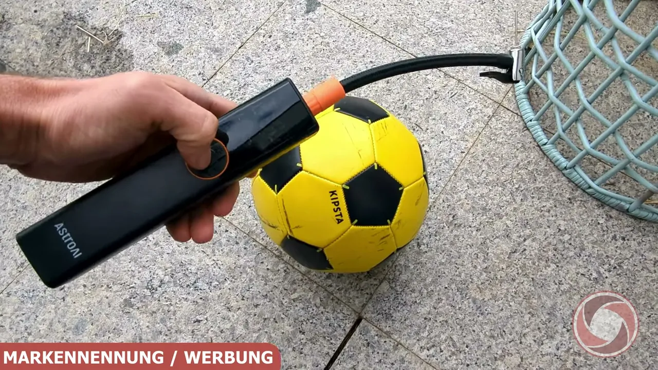 Meiner Meinung nach ist es super praktisch, dass man mit dem passenden Adapter auch Fußbälle schnell aufpumpen kann.