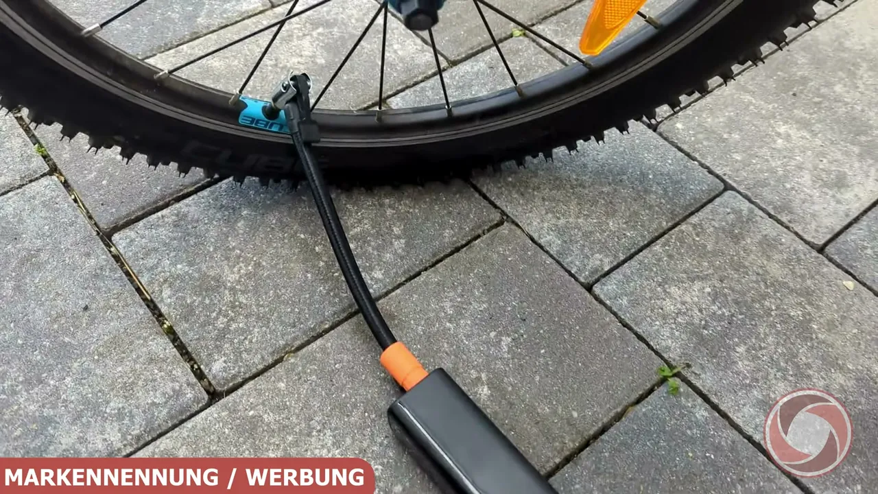 In meinem Test ließ sich der Anschlusshebel absolut mühelos und fest am Fahrradventil arretieren.