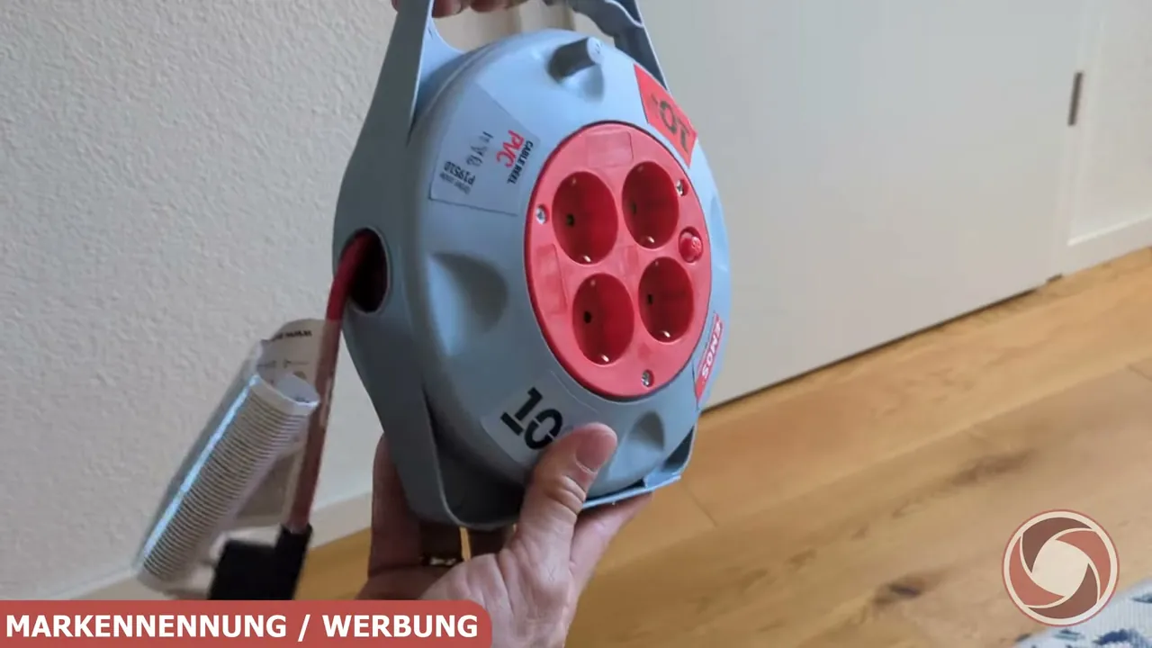 Aus meiner Sicht funktioniert das Wiederaufrollen dank der integrierten Kurbel an der Trommel wirklich tadellos.
