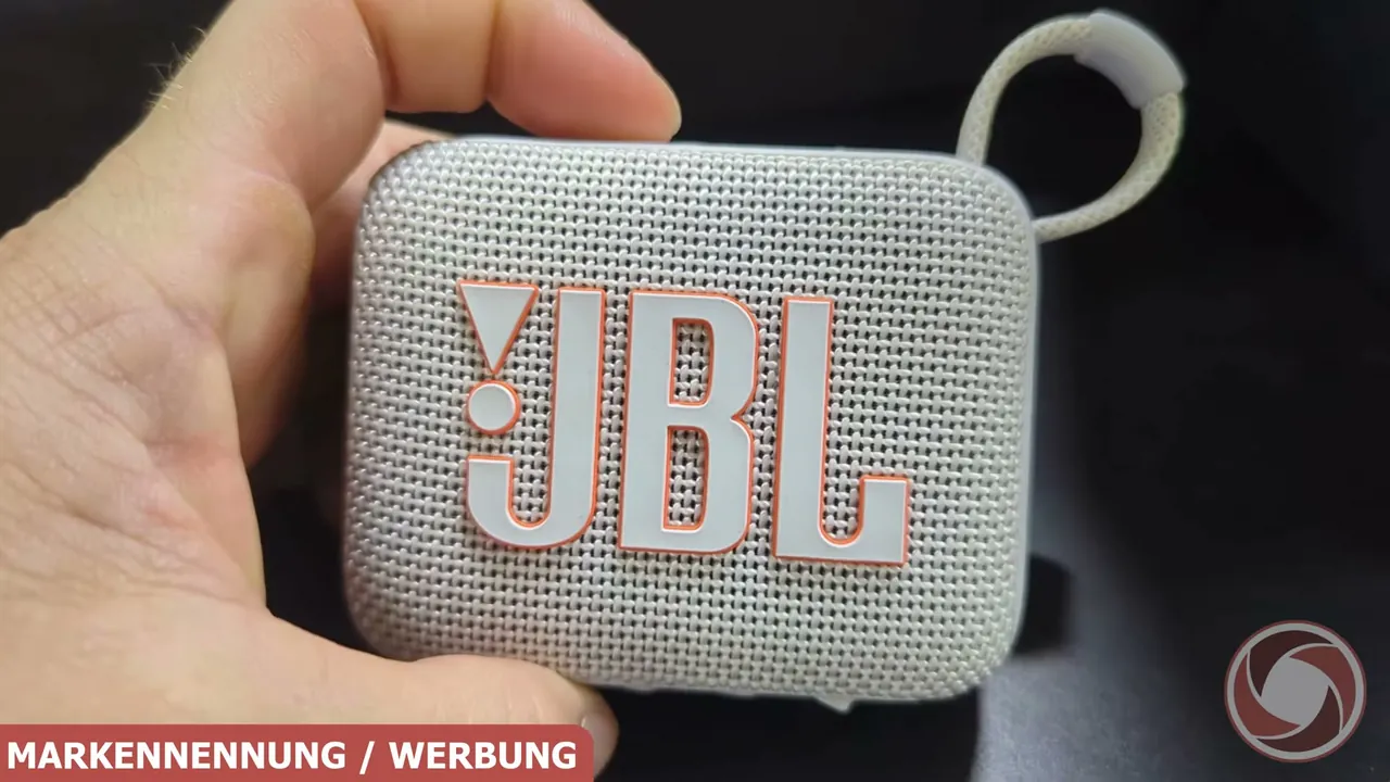 Der ultra-kompakte JBL Go 4 liefert trotz seines handlichen Formats klaren Sound mit tiefem Bass.