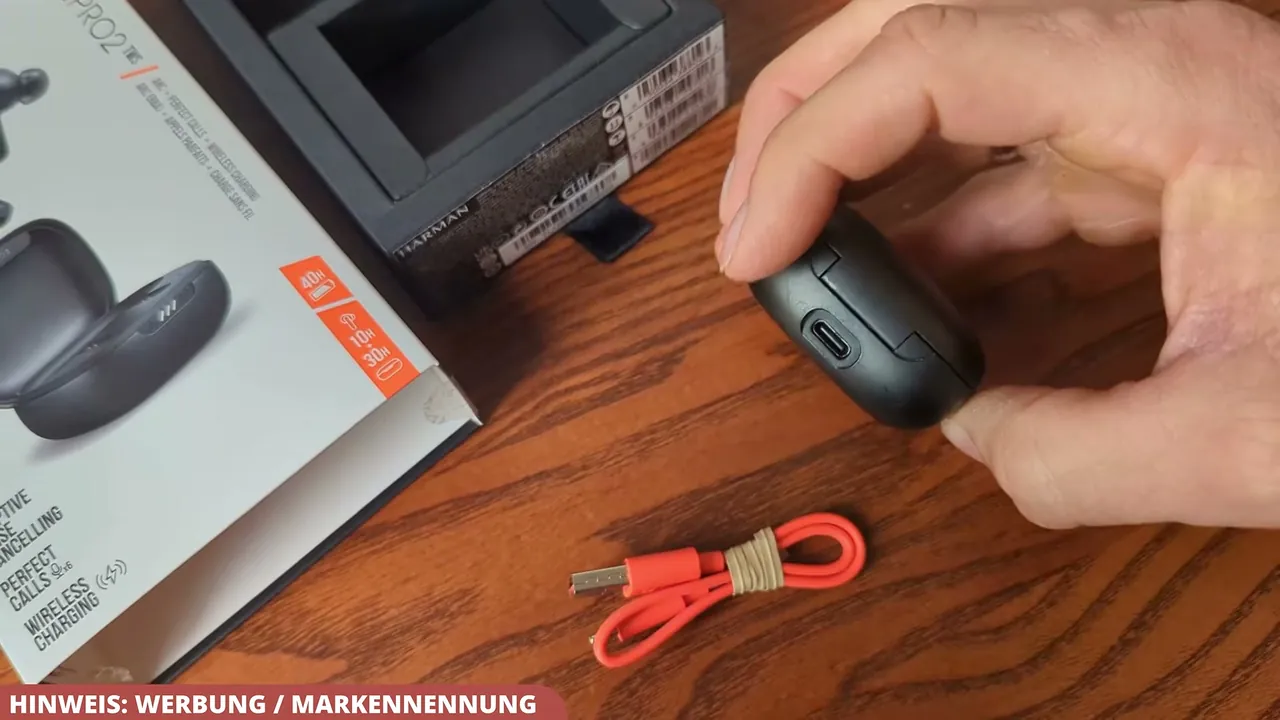 In meinem Test fand ich das Laden per USB-C extrem praktisch, zumal das Case für bis zu 40 Stunden Gesamtlaufzeit sorgt.