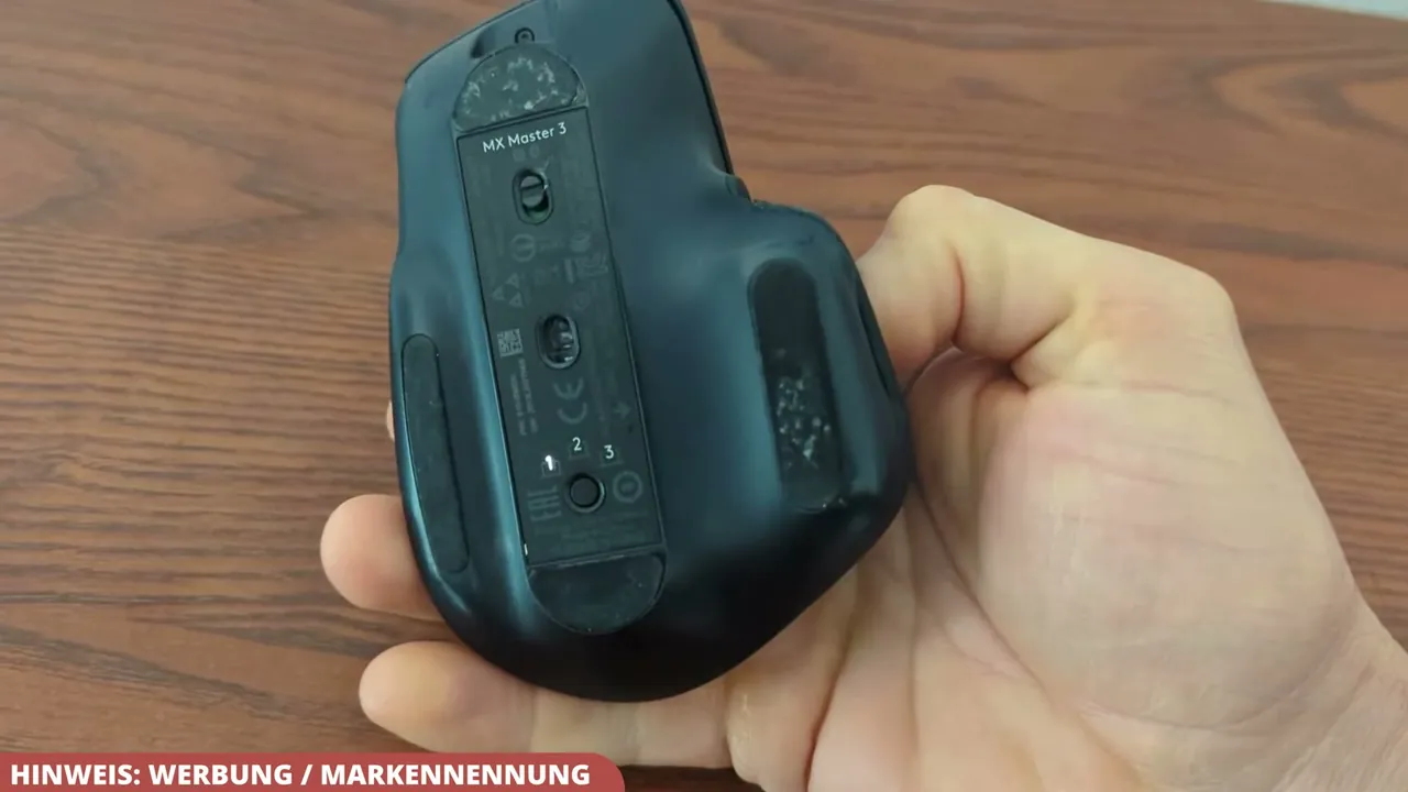 Meiner Meinung nach ist der Darkfield-Sensor ein echter Pluspunkt, da die Maus damit auf nahezu jedem Untergrund funktioniert.