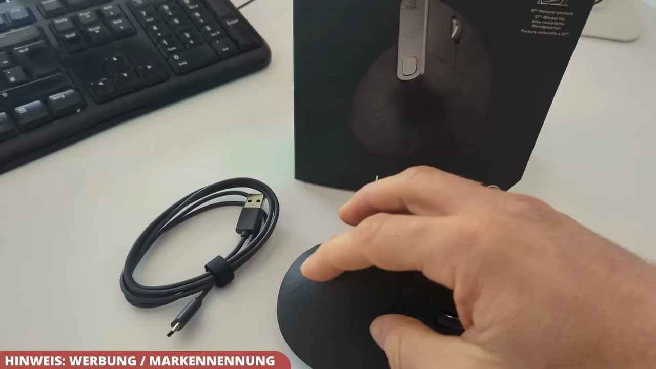 Ich finde, die ergonomische Haltung fühlt sich beim Arbeiten an der MX Vertical sofort spürbar natürlich und entlastend an.