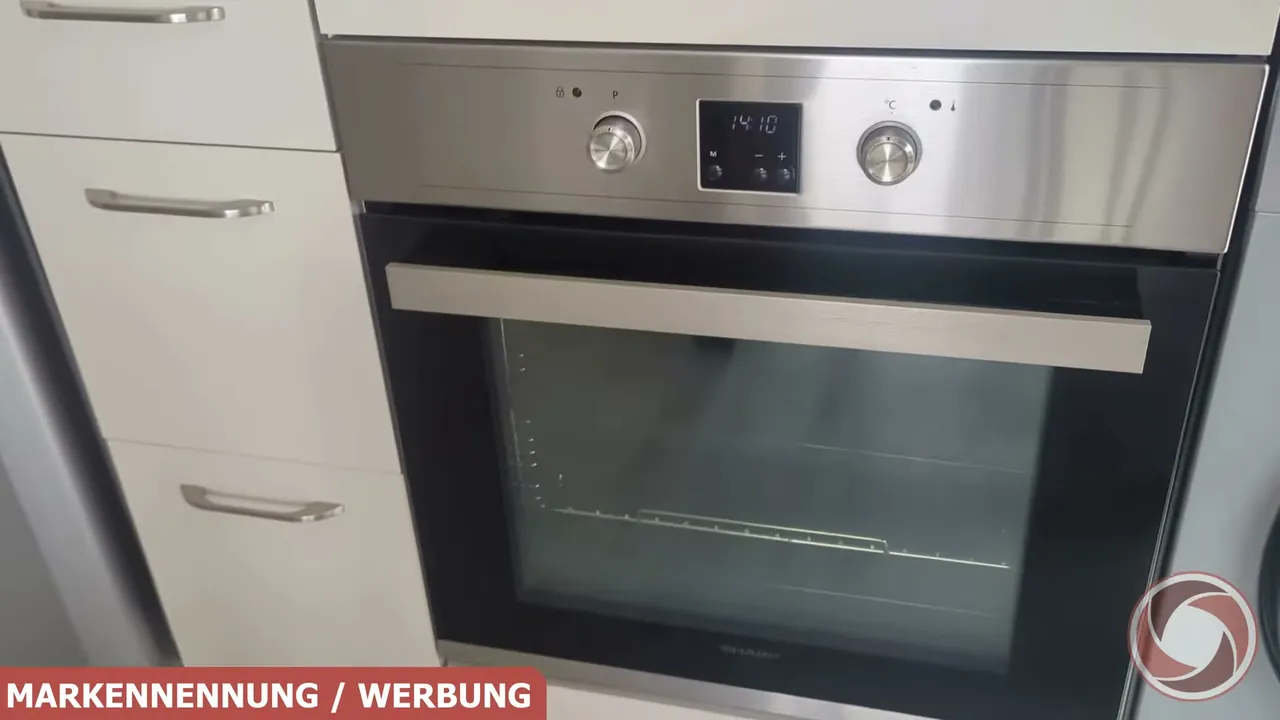 Meiner Meinung nach macht der Sharp Backofen mit seiner schicken Edelstahl-Optik eine richtig gute Figur in der Küche.