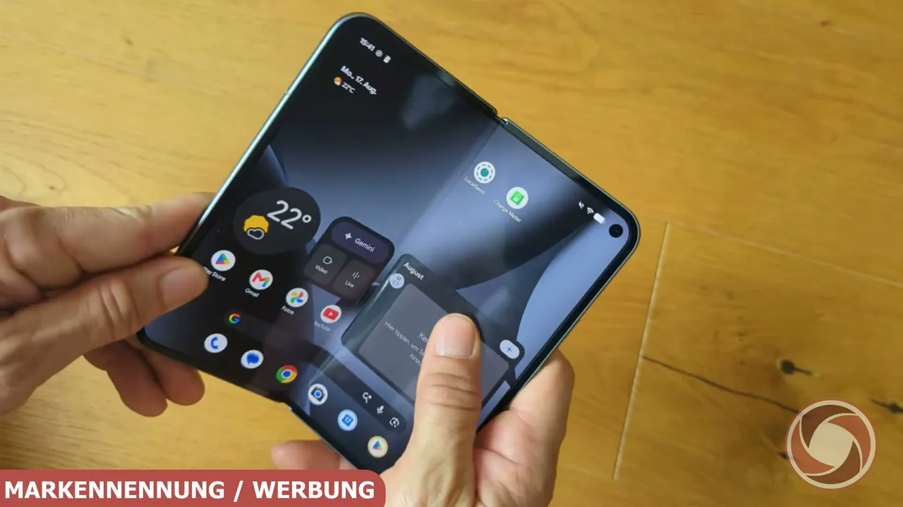 Ich finde, die Benutzeroberfläche von Android 16 lässt sich auf dem tabletgroßen Display extrem übersichtlich bedienen.