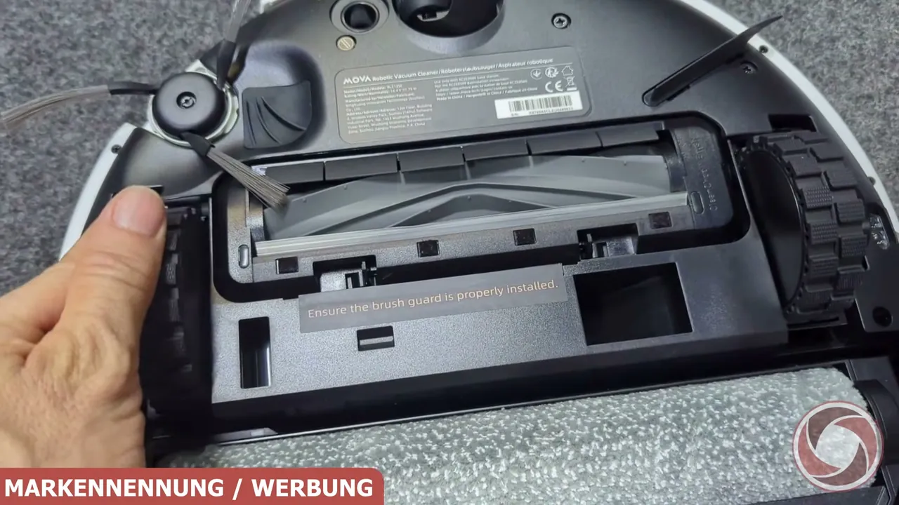 Dank der stark gefederten Laufräder überwindet der Roboter auch kleinere Türschwellen beim Wechsel zwischen verschiedenen Räumen.