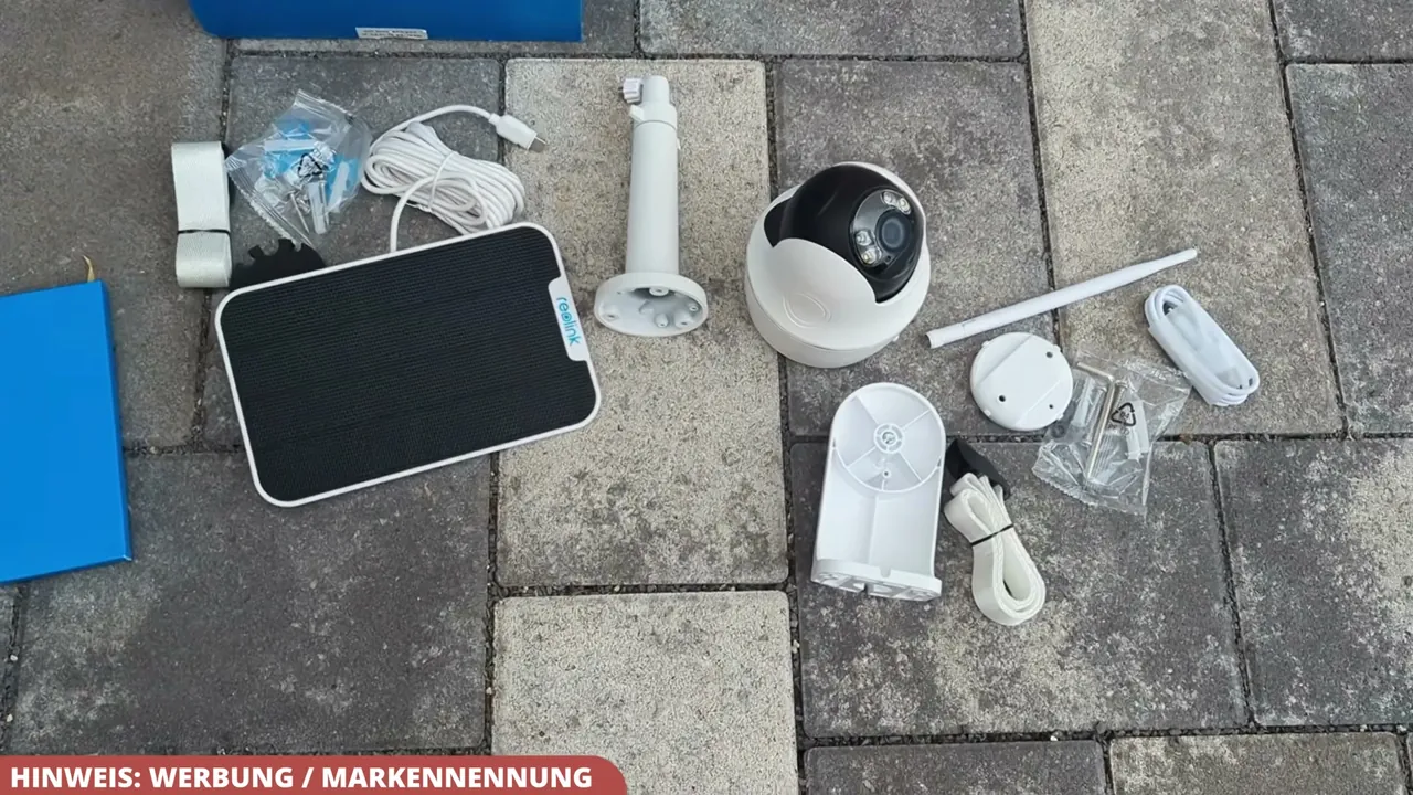 Mir gefällt, dass im Lieferumfang direkt Gurte für eine bohrfreie Montage am Fallrohr der Regenrinne beiliegen.