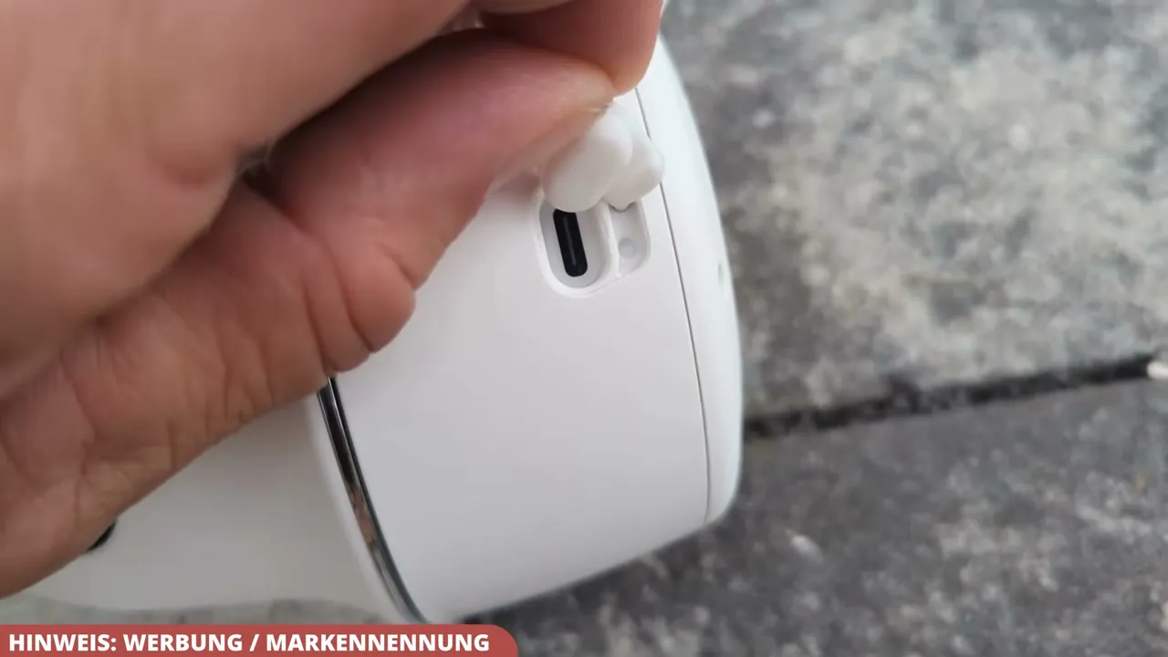Meiner Meinung nach ist der durch eine Gummikappe geschützte USB-Anschluss für den Outdoor-Einsatz gut gelöst.