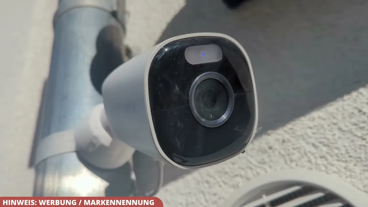 Meiner Meinung nach liefert der 4K-Sensor sowohl am Tag als auch mit der Nachtsichtfunktion eine erstaunlich scharfe Bildqualität.