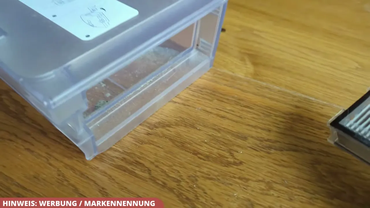 Mir gefällt besonders, wie leicht sich der Schmutzbehälter herausnehmen und über die Klappe entleeren lässt.