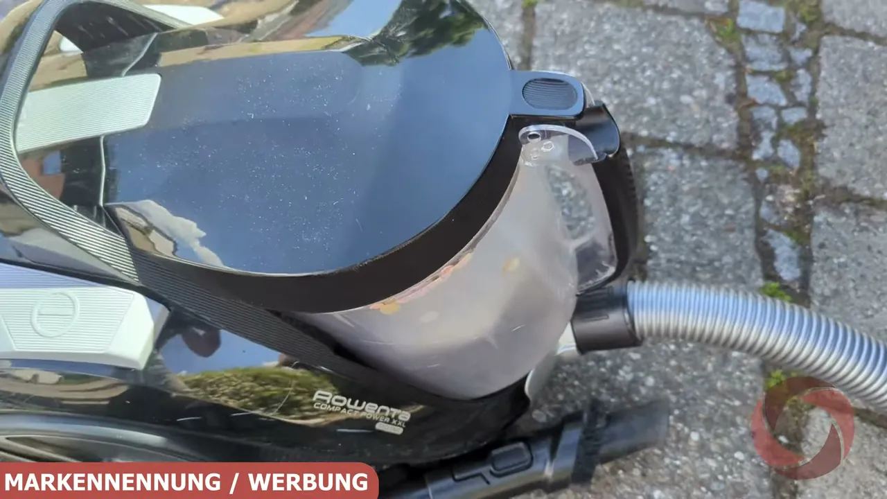 Ich finde es bemerkenswert, wie viel Saugleistung in diesem kompakten Bodenstaubsauger mit 900 Watt steckt.
