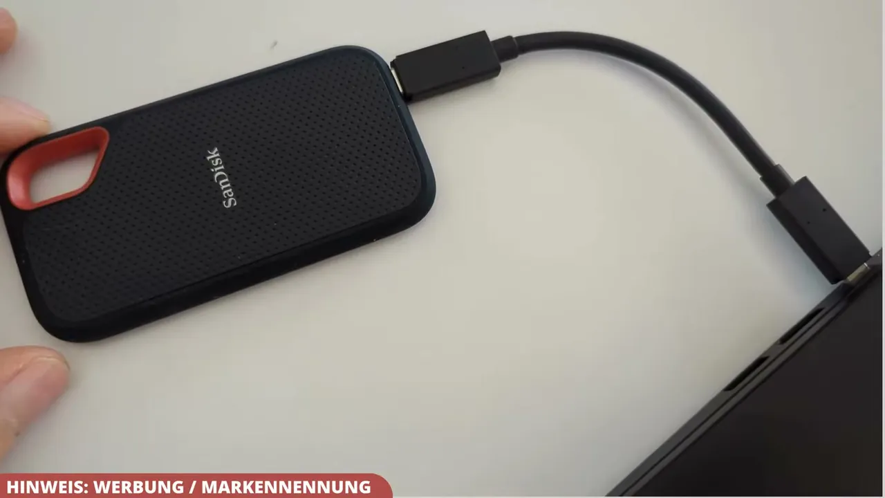 In meinem Test erreicht die portable SSD am Notebook hervorragende Übertragungsgeschwindigkeiten von über 1.000 MB/s.