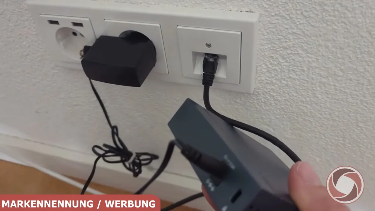 In meinem Test funktionierte die Inbetriebnahme dank des beiliegenden externen Netzteils sofort nach dem Einstecken.