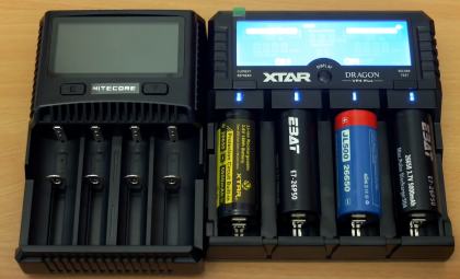 2x USB Batterieladegerät Akkuladegerät 2x Batteriestand-Checker 4x AA Akku 
