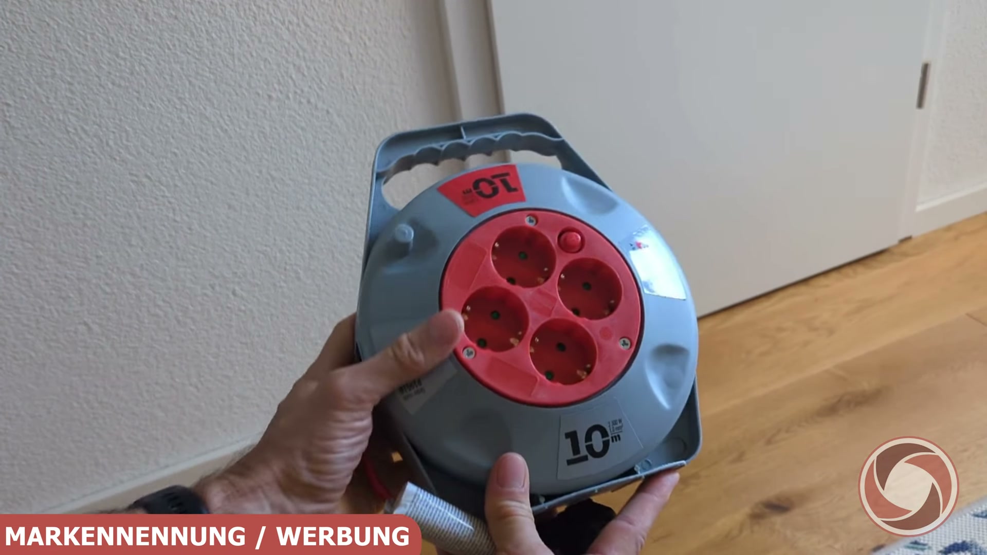 Mit nur 1,22 kg Gewicht finde ich die Mini-Kabeltrommel erstaunlich leicht und kompakt zu verstauen.